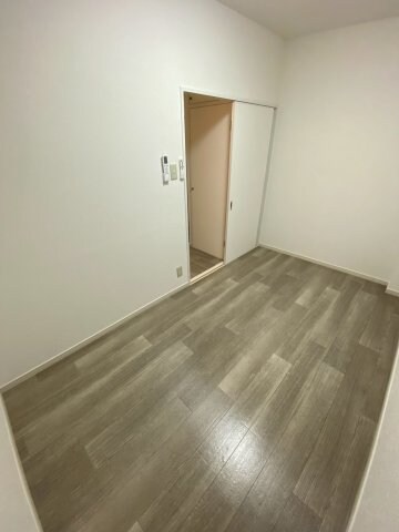 物件内観写真4　(ゆったりとしたリビングです)