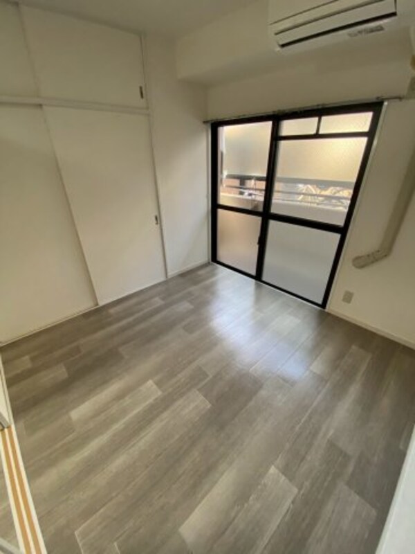 居室(おしゃれなリビングです)