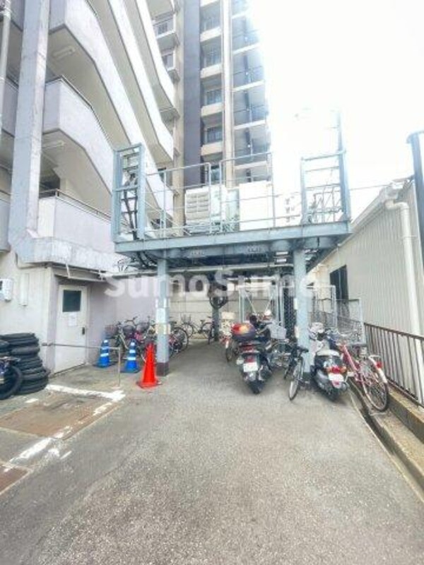 駐車場(駐車場に車を止められます)