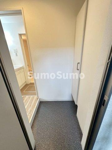 物件内観写真2　(シンプルで使いやすい玄関です)