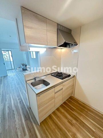 物件内観写真4　(コンパクトなキッチンで掃除もラクラク)