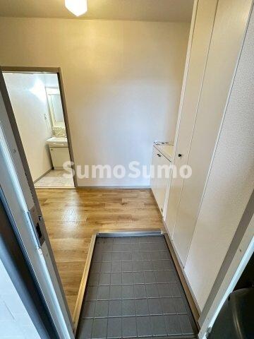 物件内観写真4　(シンプルで使いやすい玄関です)