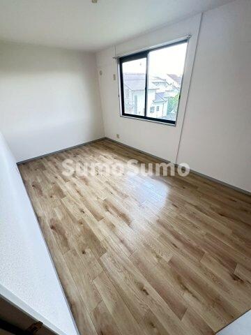 物件内観写真8　(使い勝手のいい寝室です)