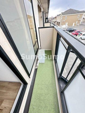 物件内観写真14　(お洗濯にも便利なバルコニー付き)