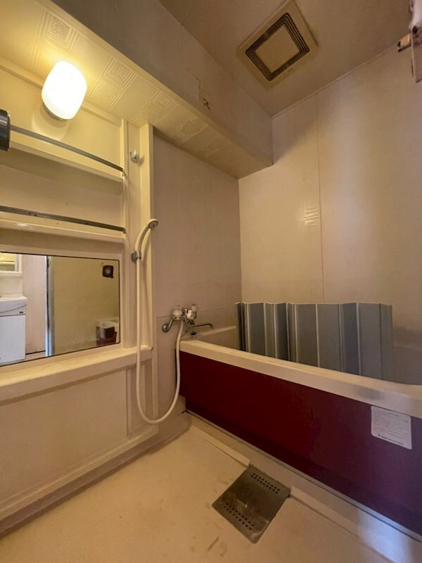 物件内観写真9　(落ち着いた空間のお風呂です)