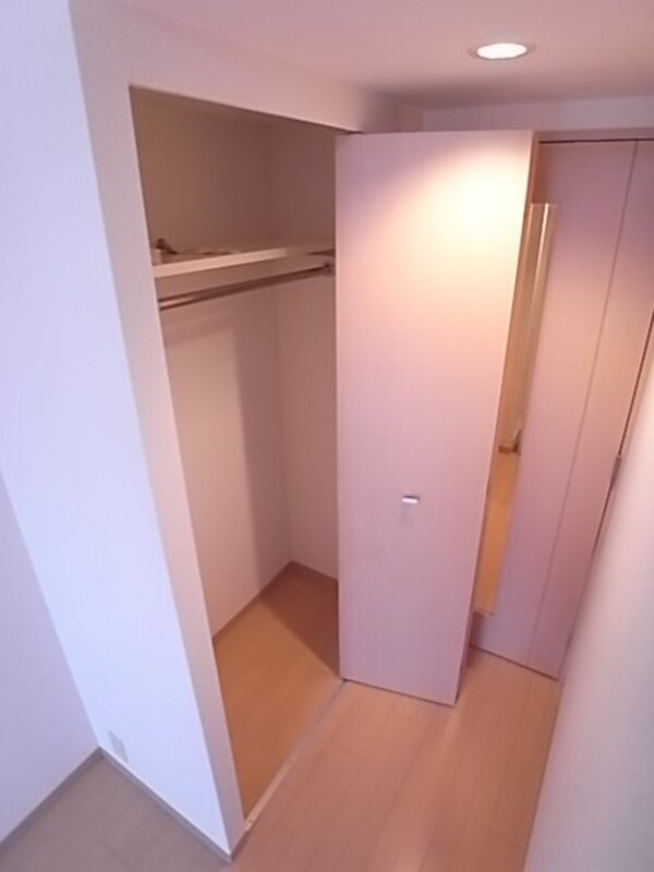 収納(小物を収納するのに便利です)