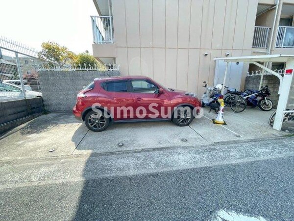 駐車場(駐車場があるので、車を買う予定の方も安心です)