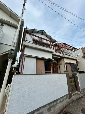 物件外観写真1　(外観は落ち着いています)