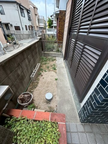 物件内観写真5　(お庭でゆったりと過ごせます)