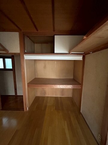 物件内観写真8　(収納豊富です)