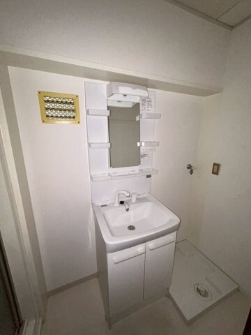 物件内観写真15　(コンパクトで使いやすい洗面所)