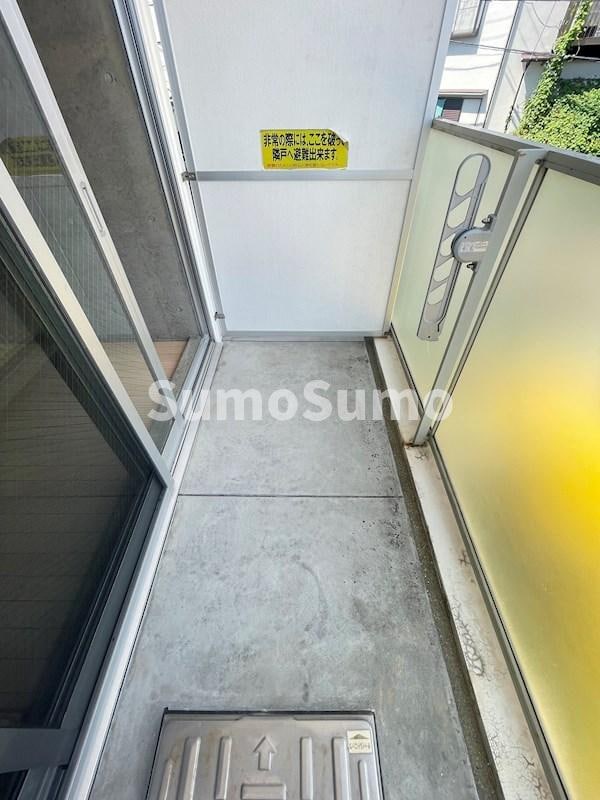 バルコニー(バルコニーからの眺めを楽しみながら食事をしませんか)