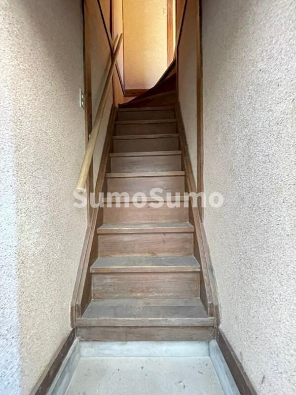 物件内観写真2　(ゆったりとした玄関です)