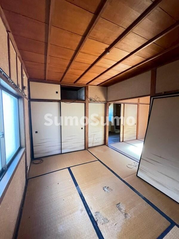 物件内観写真3　(ゆったりとした居間です)