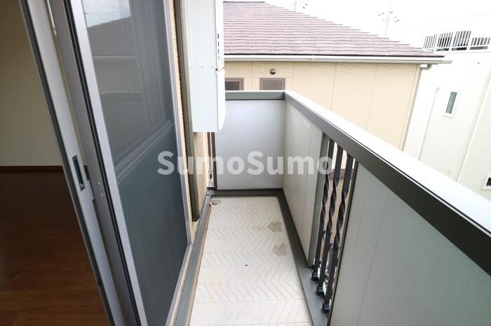 物件内観写真14　(バルコニーからの眺めを楽しみながら食事をしませんか)