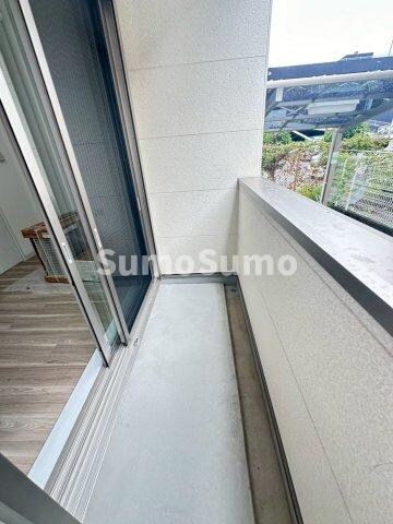 物件内観写真12　(お洗濯にも便利なバルコニー付き)