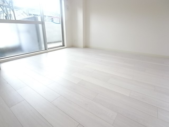 物件内観写真19　(こちらのリビングで趣味の時間をお楽しみください)