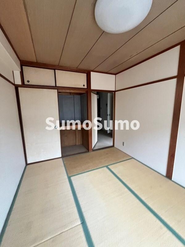 物件内観写真27　(開放的な寝室です)