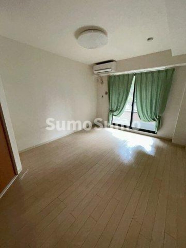 寝室(ゆとりの広さです)