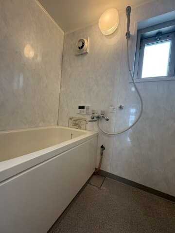 物件内観写真11　(日々の暮らしに欠かせないお風呂です)