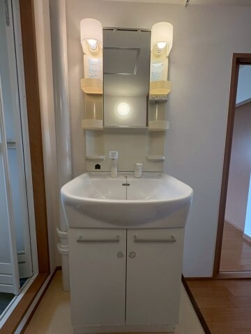 物件内観写真18　(スペースが確保できる洗面所です)