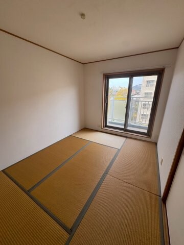 物件内観写真22　(和室ならではの温かな和の空間で寛ぎの時間を過ごせます)