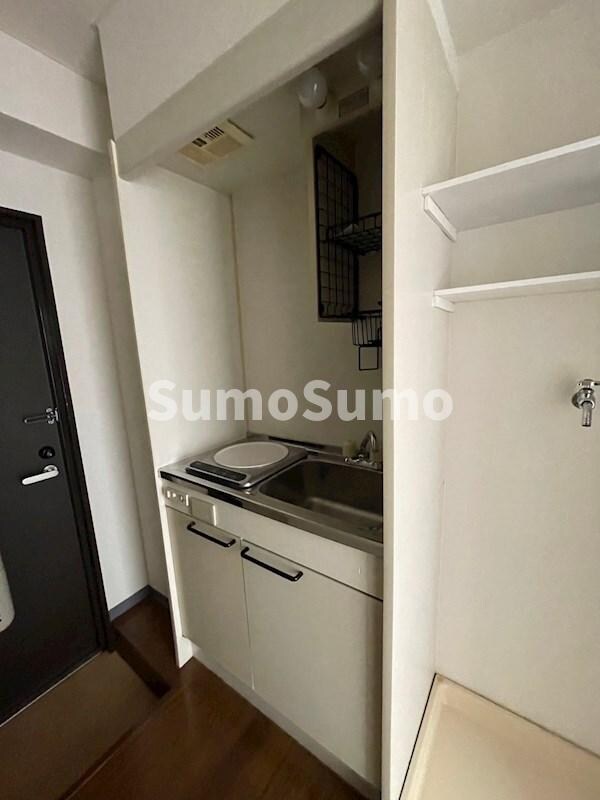 物件内観写真5　(コンパクトなキッチンで掃除もラクラク)