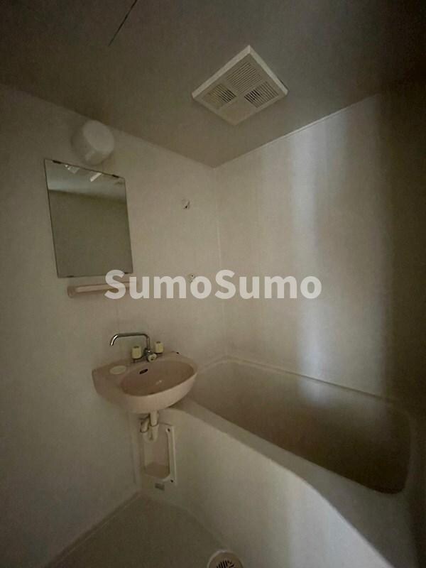 物件内観写真7　(日々の疲れを癒すお風呂付です)