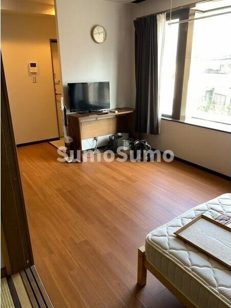 物件内観写真3　(こちらの居間で趣味の時間をお楽しみください)