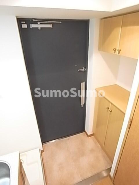 物件内観写真6　(収納もある玄関です)