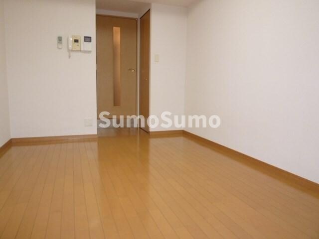 物件内観写真9　(落ち着いた色調の寝室です)