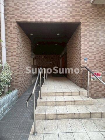 物件外観写真4　(落ち着いたエントランスです)