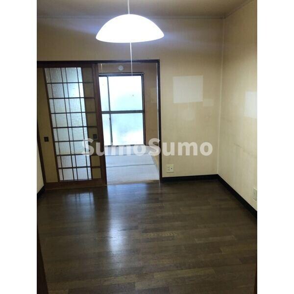 物件内観写真2　(おしゃれな居間です)