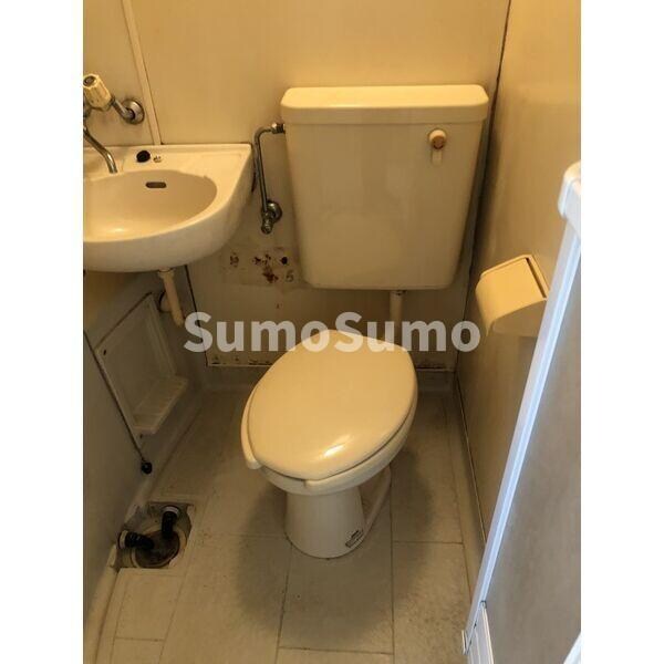 物件内観写真4　(ゆったりとした空間のトイレです)