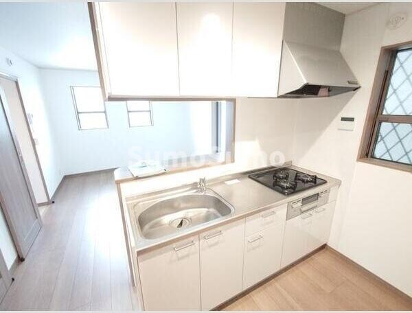 物件内観写真9　(コンパクトなキッチンで掃除もラクラク)