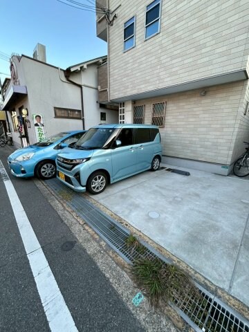 物件外観写真5　(駐車スペースもあります)