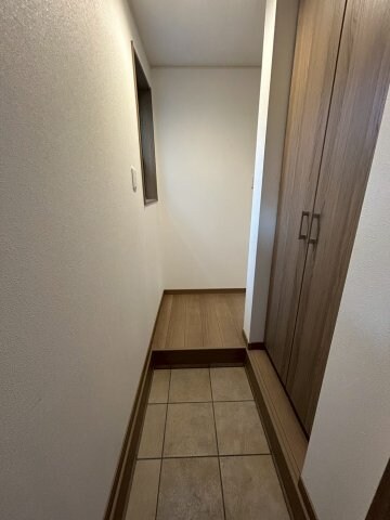 物件内観写真18　(シンプルで使いやすい玄関です)