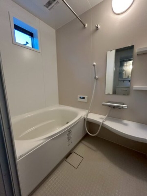 浴室(コンパクトで使いやすいお風呂です)