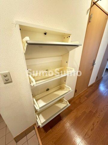 物件内観写真5　(シンプルで使いやすい玄関です)