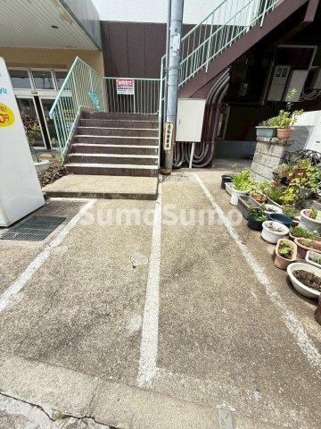 物件外観写真4　(駐車場があります)