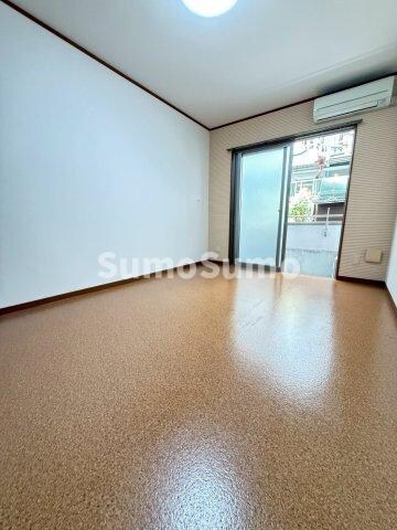 物件内観写真18　(ゆったりとした居間です)