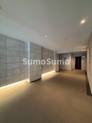 物件外観写真2　(ゆとりのあるロビーです)