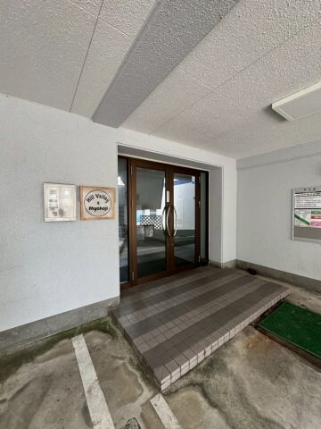 物件外観写真4　(毎日通るエントランスはこのようになっています)