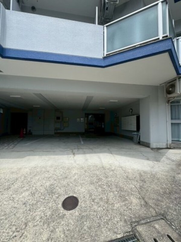 駐車場(駐車場に車を止められます)