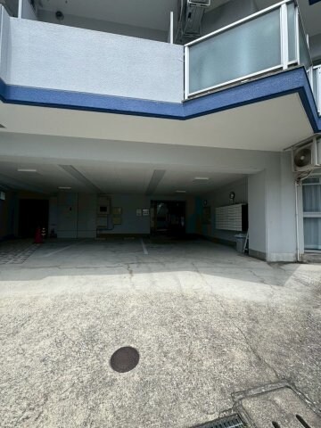 物件外観写真5　(駐車場に車を止められます)