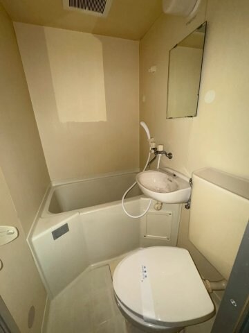 物件内観写真9　(落ち着いた空間のお風呂です)