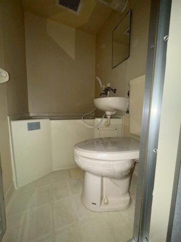 物件内観写真14　(落ち着いた色調のトイレです)