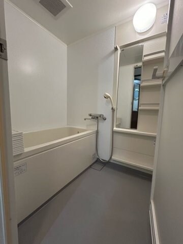 物件内観写真4　(きれいなお風呂です)