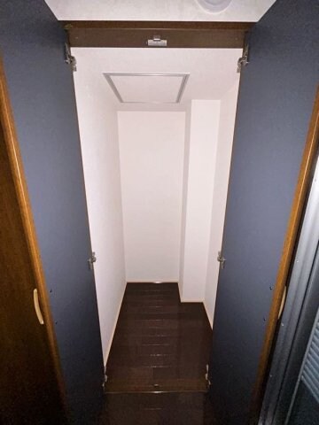 物件内観写真13　(収納豊富です)