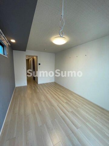 物件内観写真7　(開放的な寝室です)